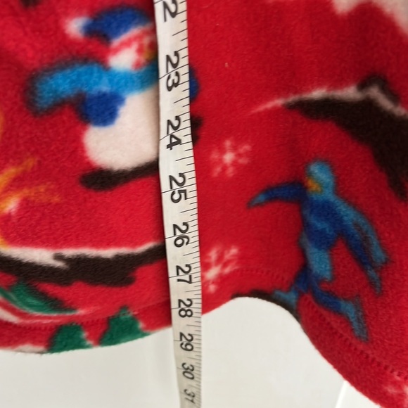 Red Winter Scenes Fleece - Picture 6 of 7